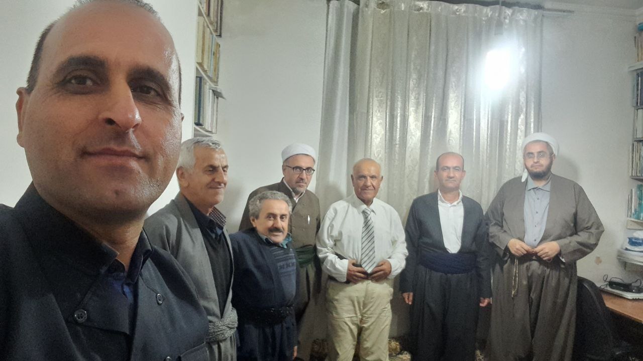 شەوخوانێک بەدیاری جیهانگەردێکەوە